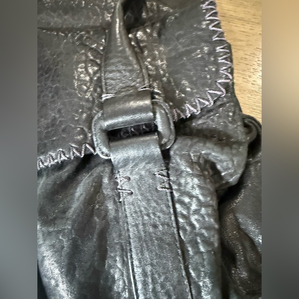 Radley Elegant Black Leather Handbag - Picture 3 of 13